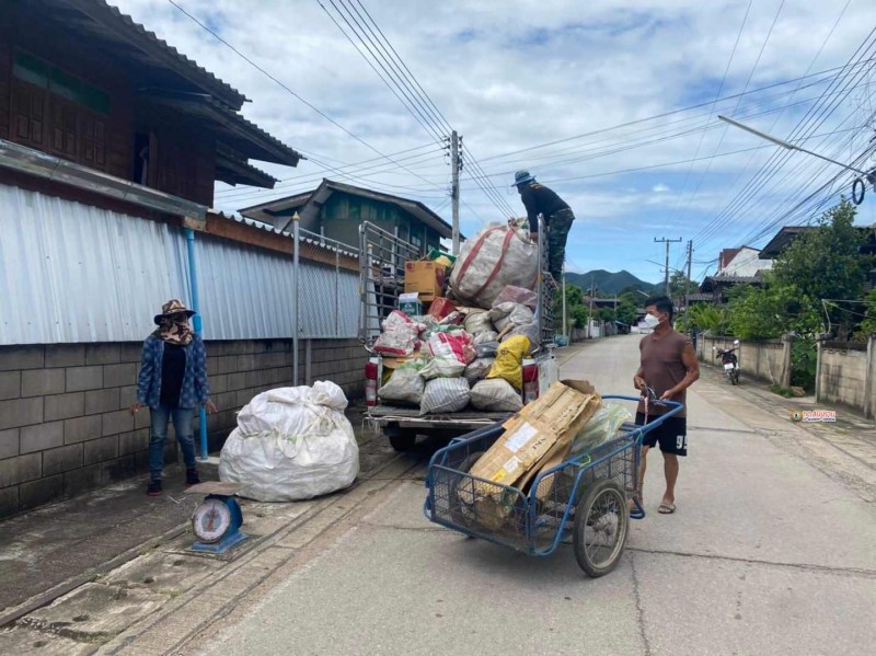 กิจกรรมตลาดนัดขยะรีไซเคิลชุมชนบ้านสบเรียง โดยใช้หลักการ 3Rs ... Image 5